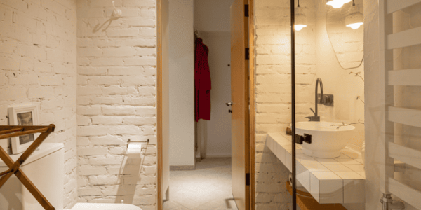 Comment optimiser l’espace dans une petite salle de bain ?