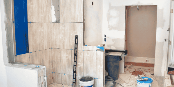 Dans quel ordre rénover sa salle de bain ? Le guide pour éviter les erreurs de chantier