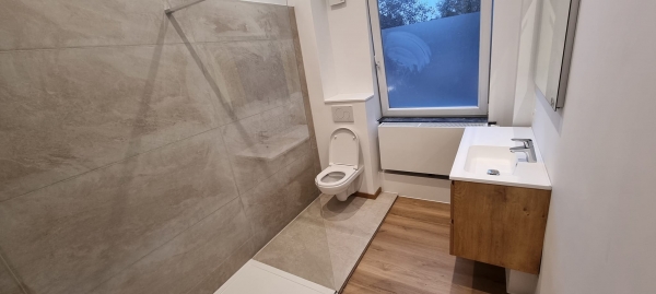 Rénovation d'une salle de bain commune pour des kots à Mons.