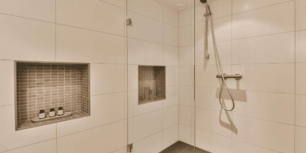 Remplacer une baignoire par une douche italienne : guide complet pour bien réussir vos travaux 